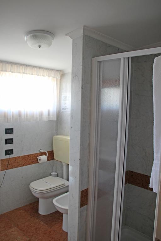 Park Hotel Villa Leon D'Oro โนเวนตา ดิ ปิอาเว ภายนอก รูปภาพ
